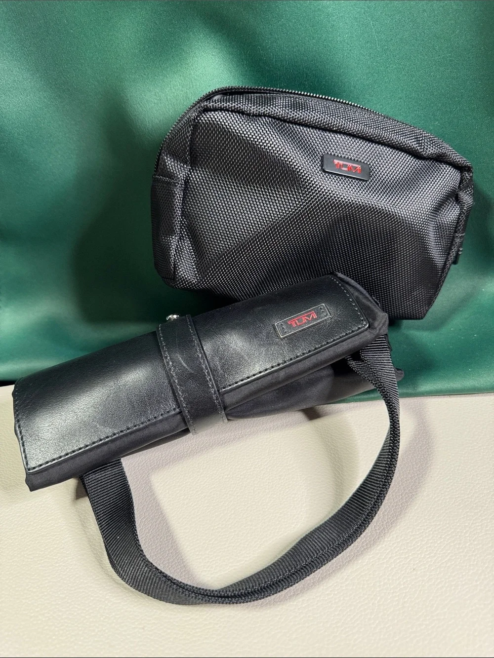Lot of Tumi’s cosmetic and tote bag - Picture 9 of 9